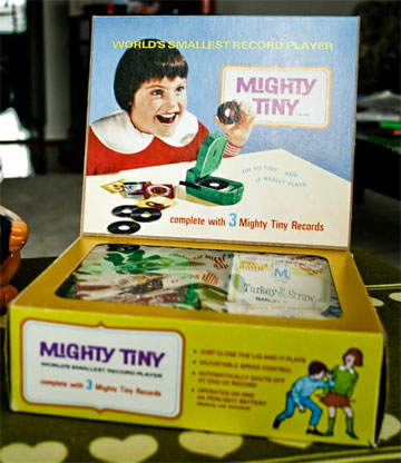 世界最小のレコードプレーヤー / Mighty Tiny Toy Record Player