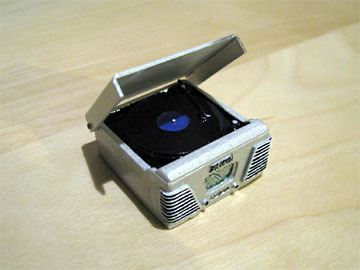 RETRO MINI RECORD PLAYER (SILVER)